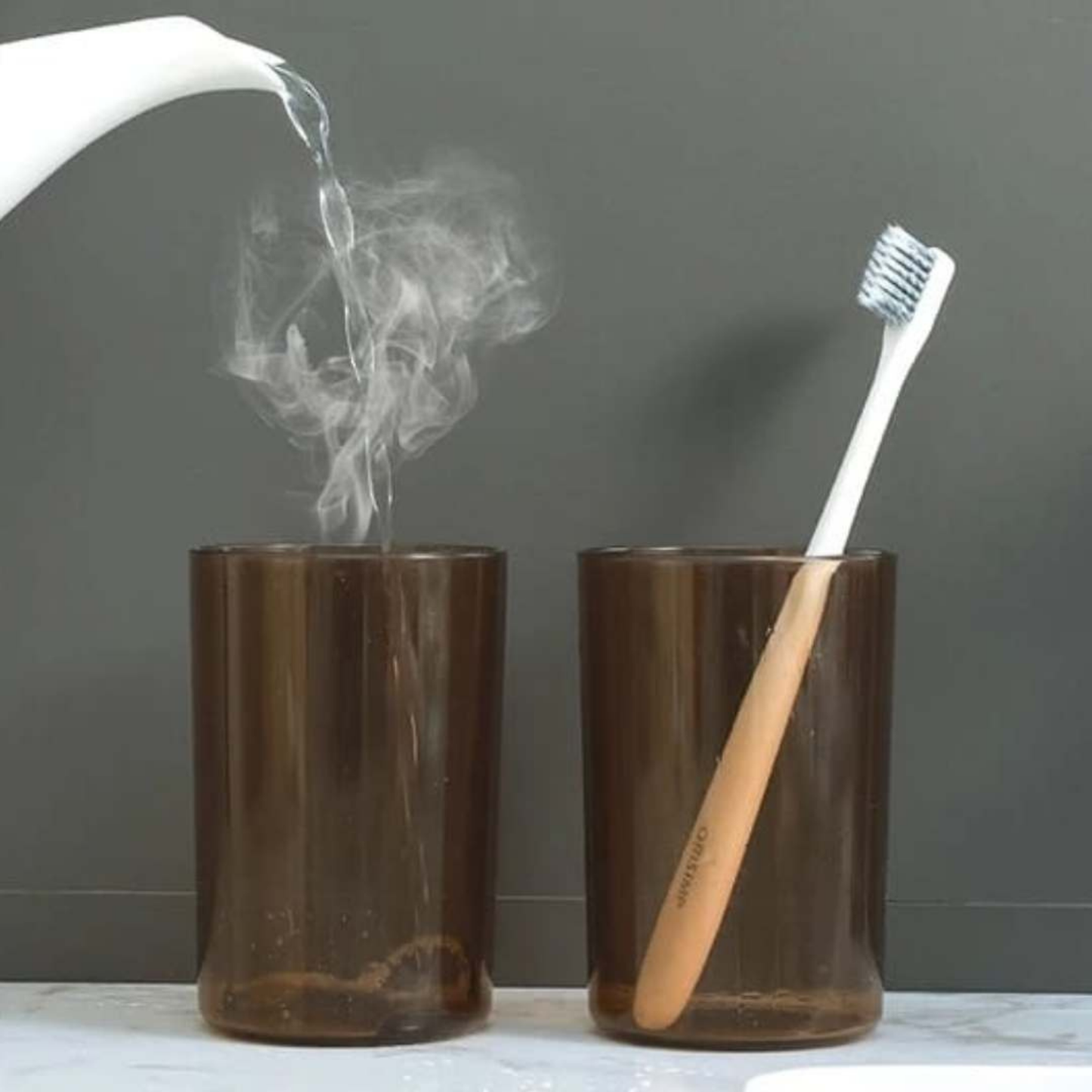 Dispensador Automático de Pasta Dental con Soporte para 4 Cepillos – Higiénico, Moderno y Práctico 💧
